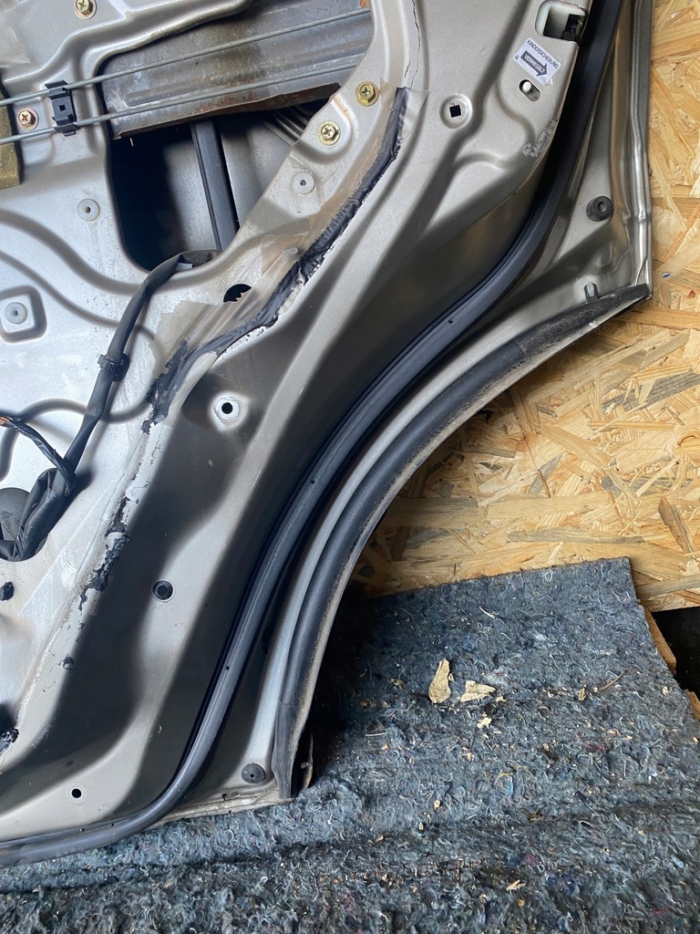 фото №8, Дверь правый задняя задние стекло mitsubishi pajero iii 5d long