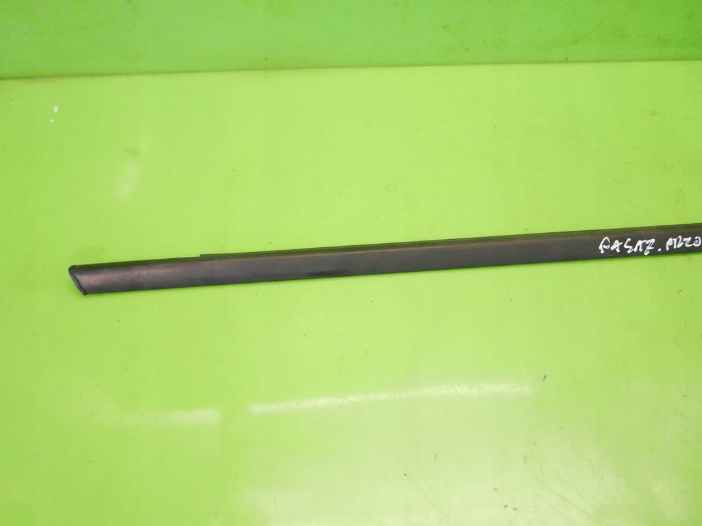 фото №4, Молдинг уплотнитель правая перед renault megane ii