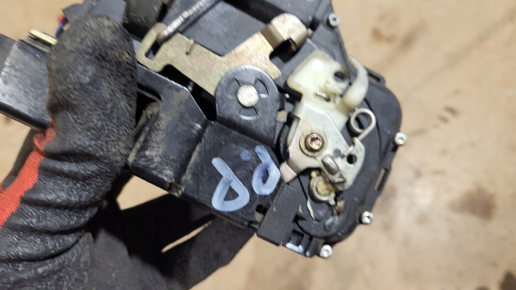 фото №4, Замок правый перед vw bora 8 pin