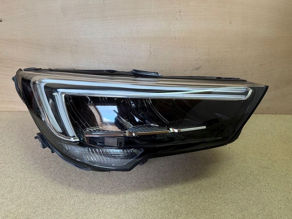 фото №1, Opel crossland lift лампа правая перед передняя led комплектная yq00709880