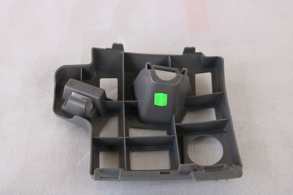 фото №5, Skoda rapid 5ja направляющая правый распылителя ,