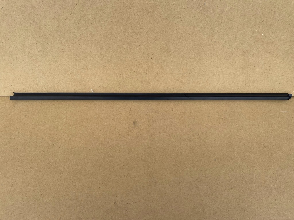 фото №1, Молдинг уплотнитель левая перед renault twingo ii 2