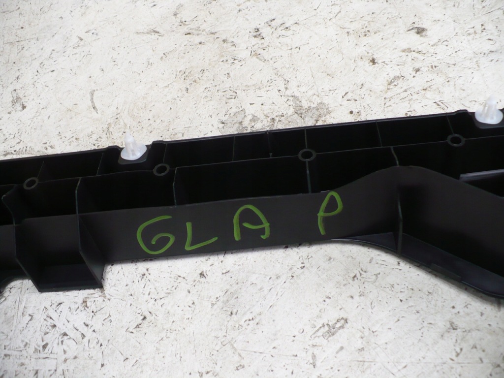 Молдинг кронштейн багажника gla w156 ліве правий kom в Україні