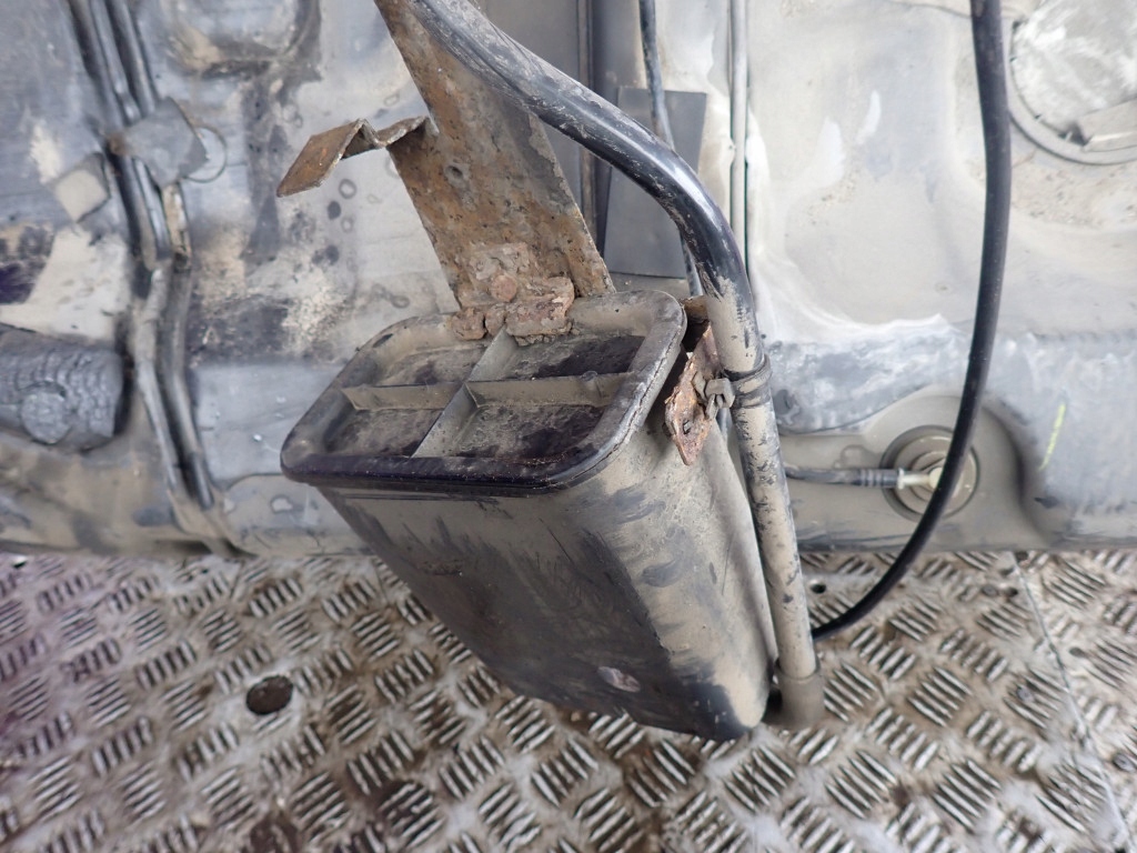 фото №4, Volvo s60 i sedan 00-04 2.4 бак пального bak труба заливної