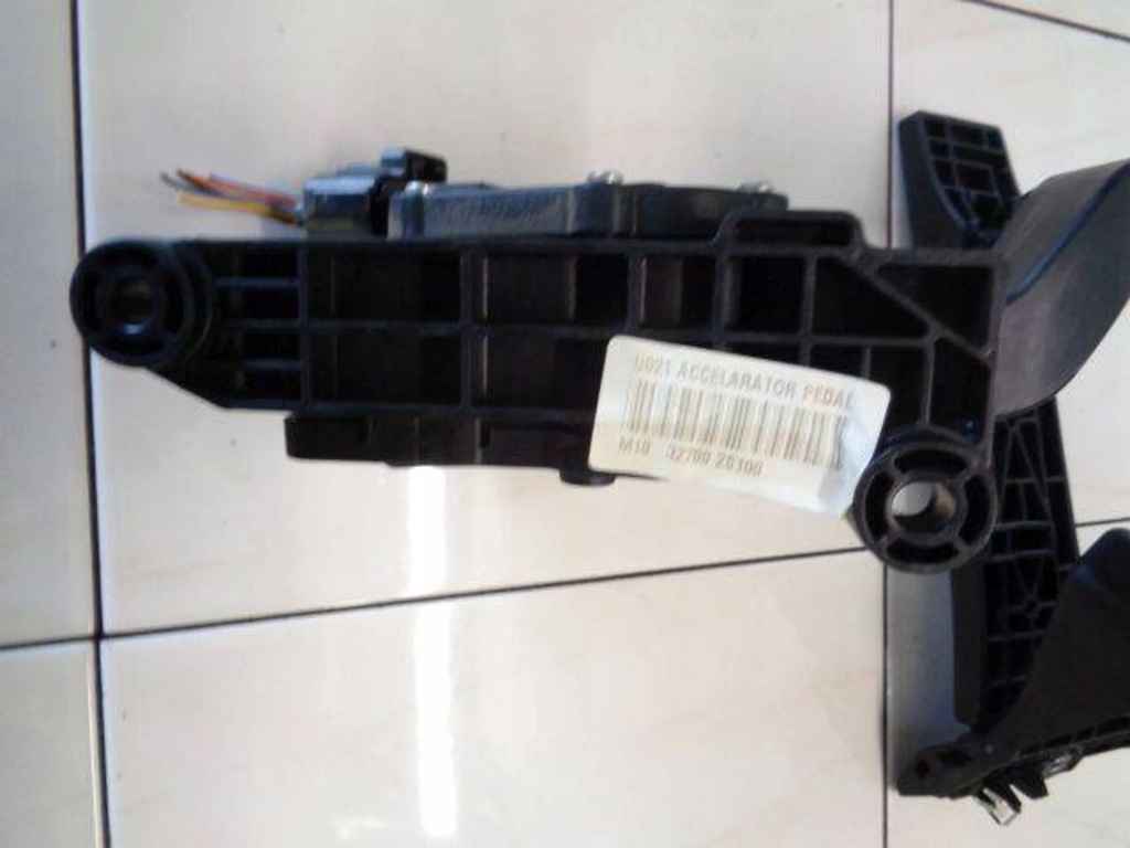 фото №12, Hyundai ix35 10 2.0 gdi педаль газу 32700-2s100