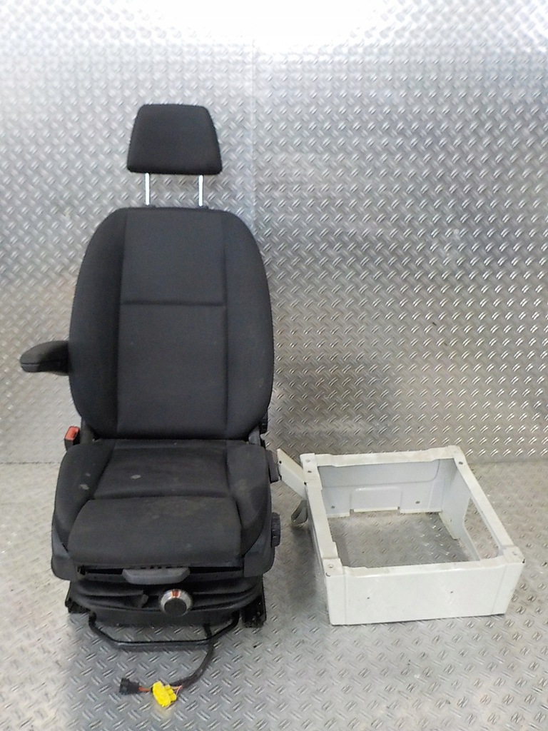 фото №1, Sprinter 907 19- сиденье заднее сиденье водителя