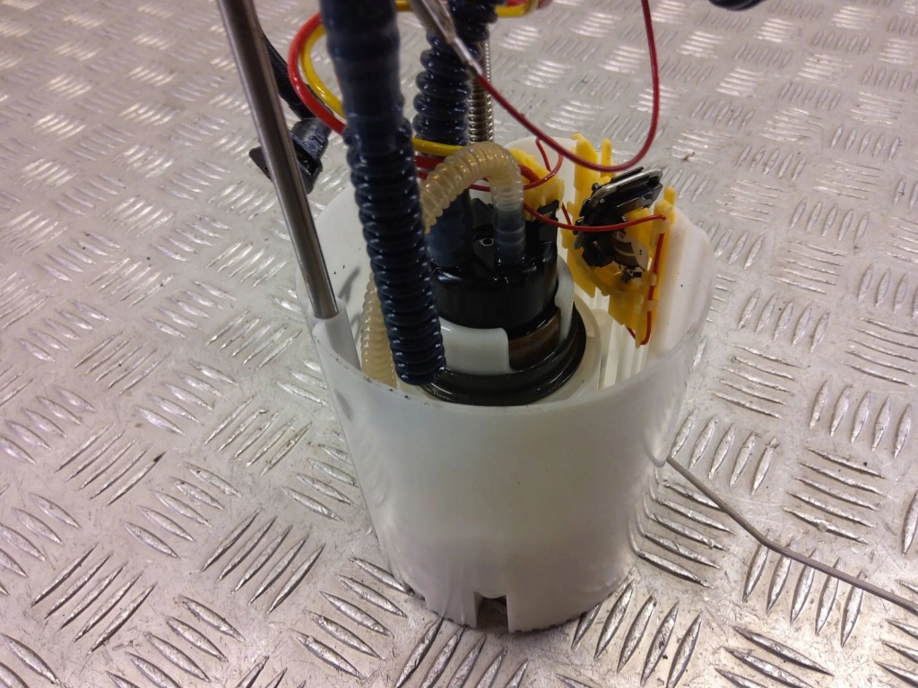 Купити Ford kuga ii 2018 насос пального w бак