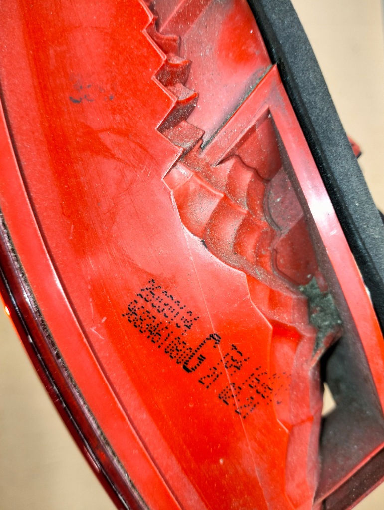 фото №14, Лампа задняя правая + левая w крышка багажника peugeot 3008 i lata 2009-2013