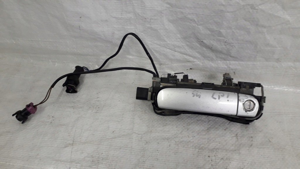 фото №1, Ручка дверь наружная audi s4 b5 цвет ly7w 1999-2001