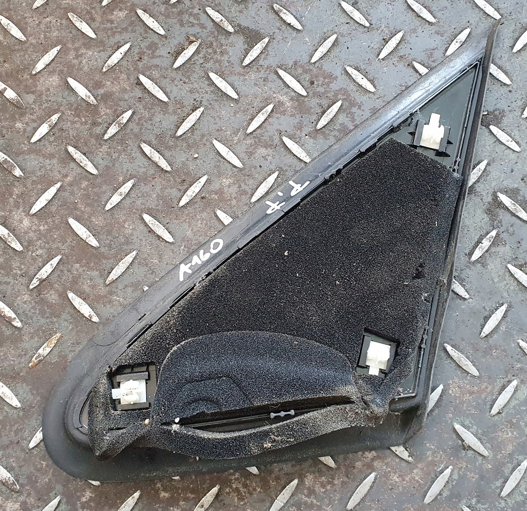 фото №2, Заглушка трикутник правий перед mercedes a160