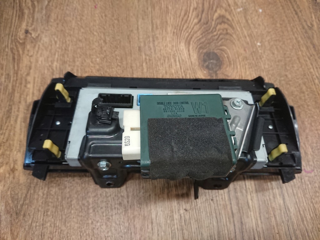 фото №7, Lexus is300h экран радио 86110-53010