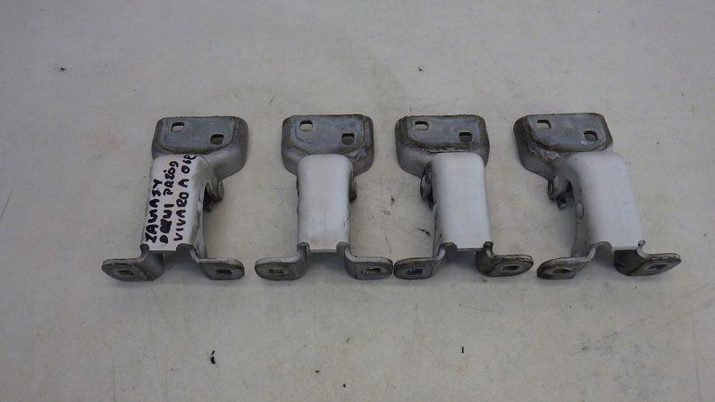 фото №1, Петля лівих передніх двері opel vivaro combi 311772j 2.0l дизель 2007