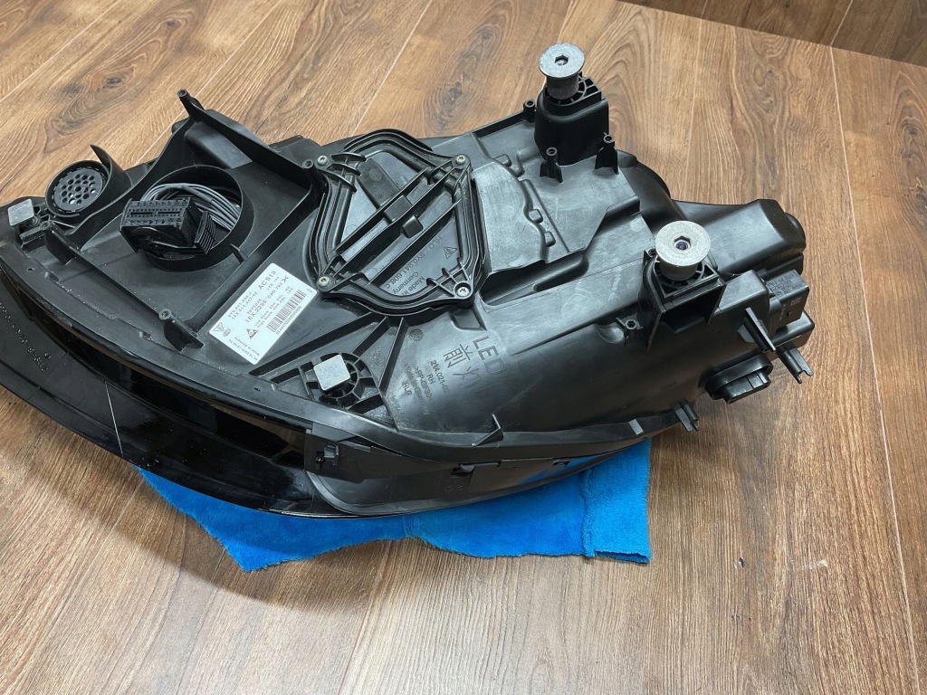 Фара правый  full led matrix porsche cayenne 9y 9y0941036j Оригинал