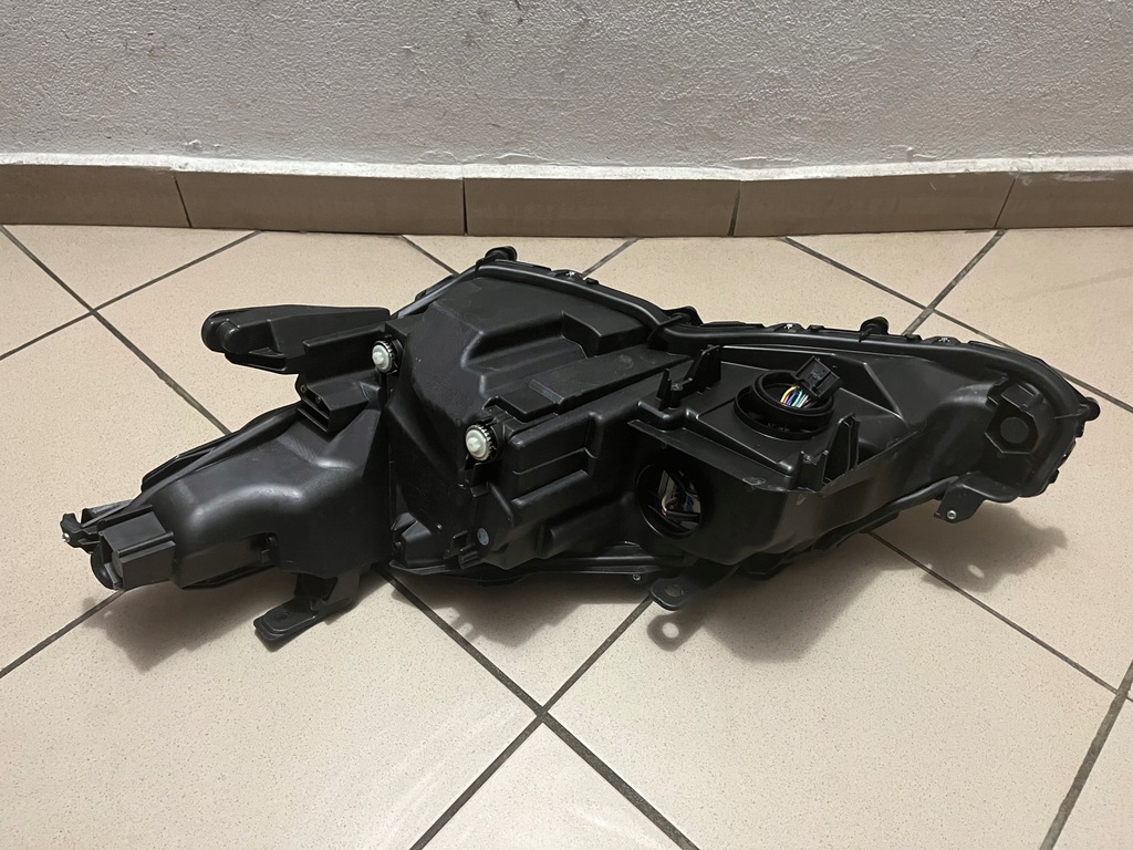 фото №16, Toyota camry vii 8 led 17- лампа передняя перед правая