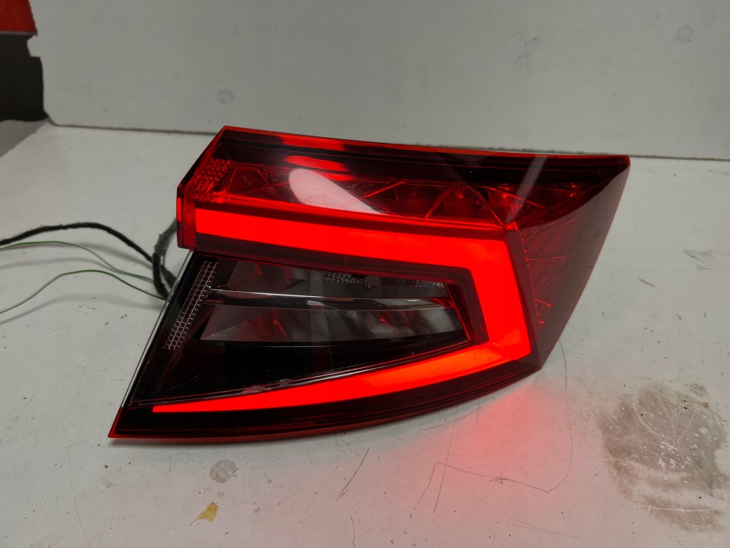 фото №1, Skoda karoq лампа правый задняя led 57a945208 europa