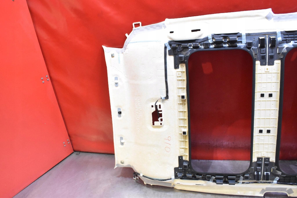 фото №13, Потолок солцезащитный козырёк ручки фонари освещение салона toyota bz4x 22-