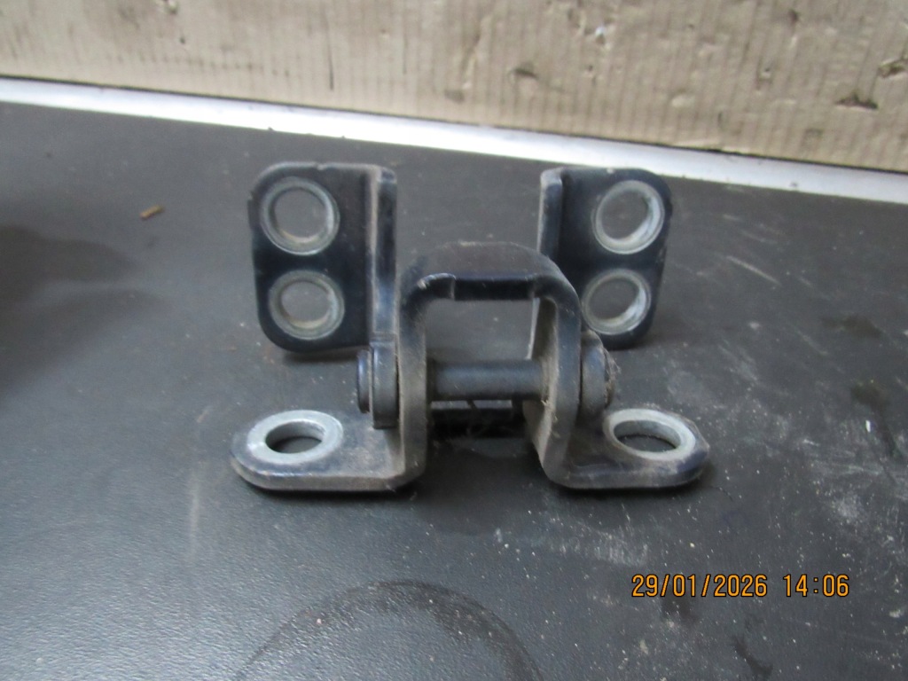 Петля кришки багажника rav4 3 8s6 в Україні