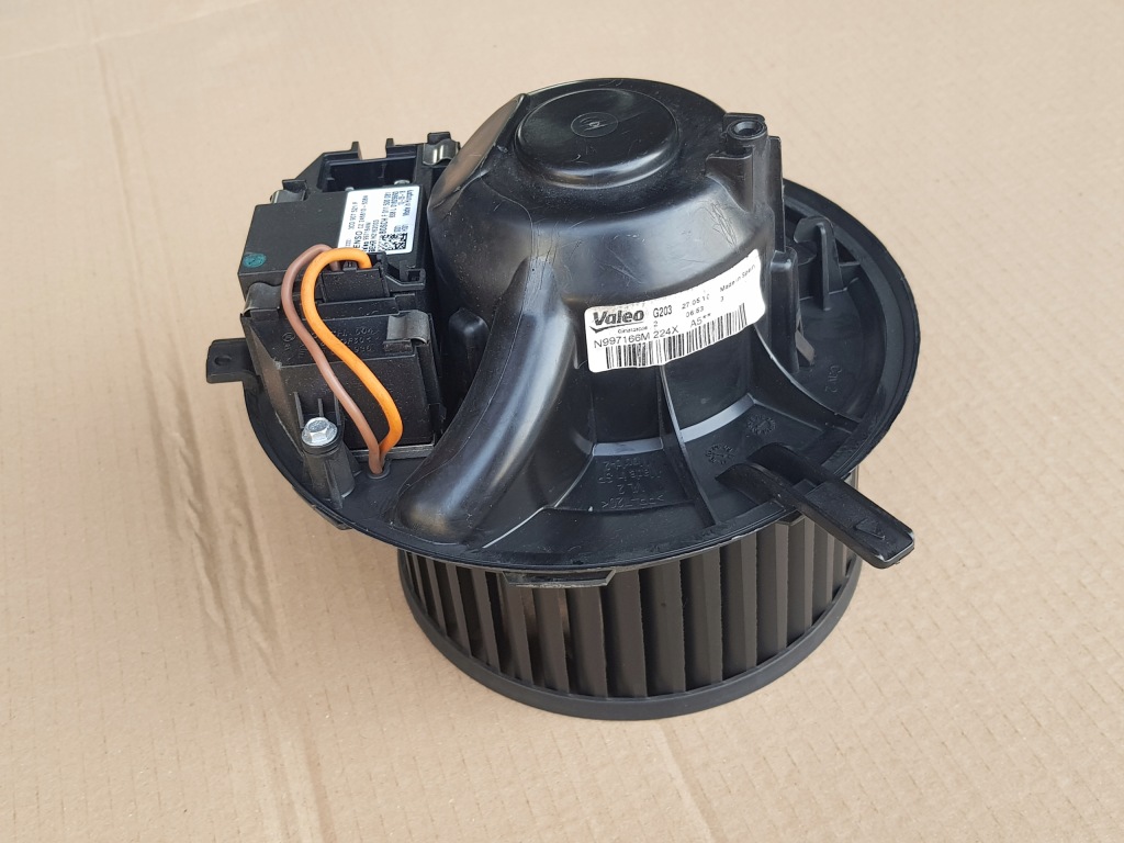 Купить Воздуходувка обдув + резистор / seat leon ii vw golf v audi a3 8p / - исправна