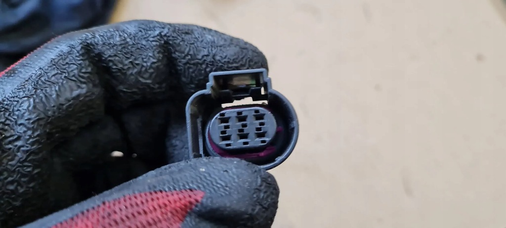 фото №5, Sq5 8r q5 lift штекер колодка соединитель 4h0973713 6pin s4 b8 a4 a6 c7