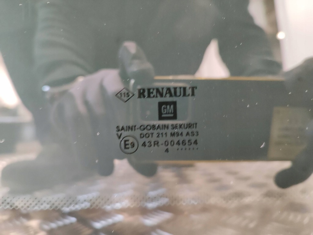 фото №11, Opel vivaro 2016 задня сторона ліва скло двері бокових / розсувних