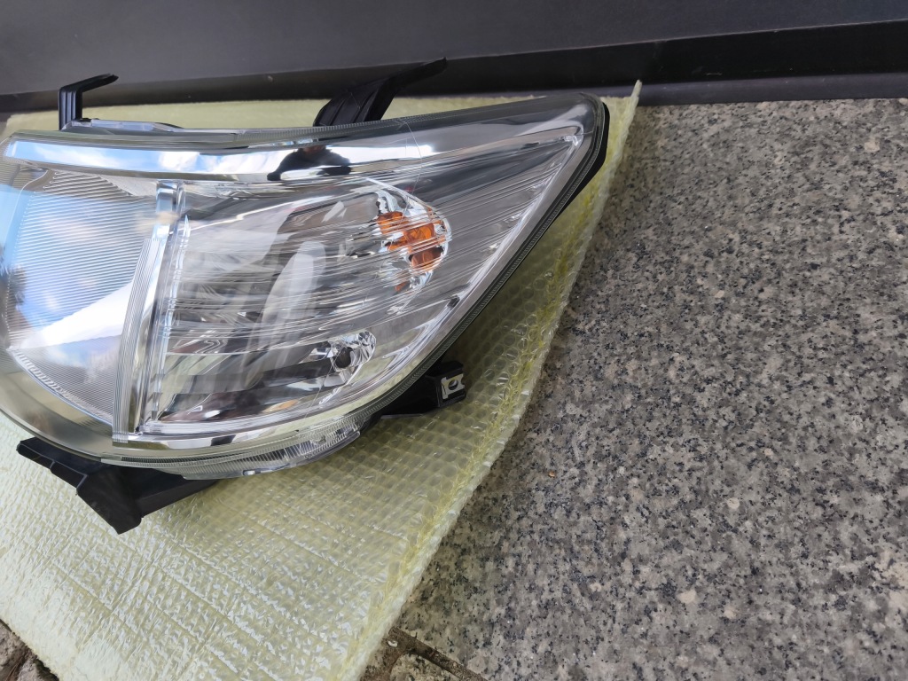 фото №9, Лампа передня права ліва toyota hilux viii 05- 81150-0k440 81110-0k440