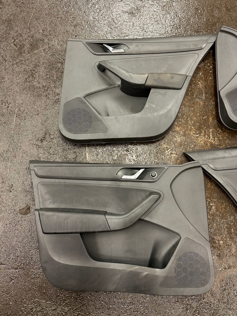 фото №2, Skoda rapid liftback обшивки двері оббивка europa комплект