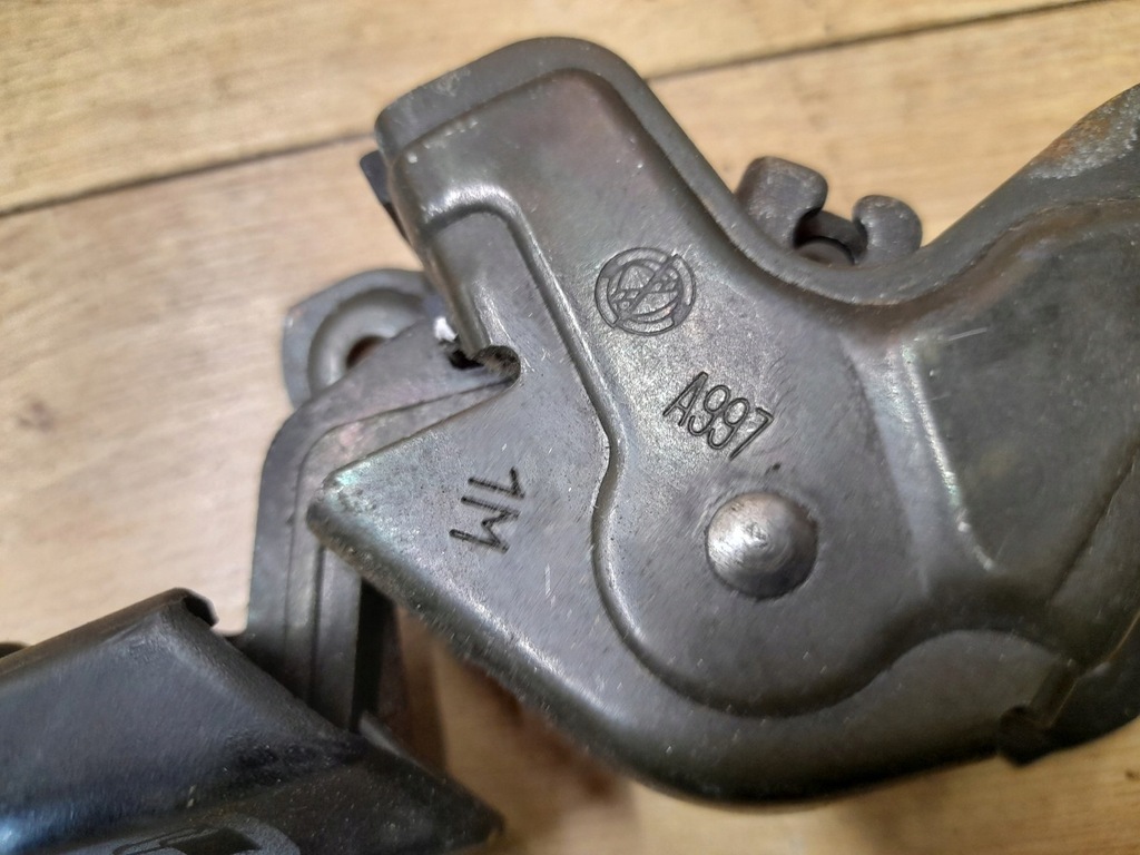 фото №3, Кронштейн ручка заливной топлива крышки alfa romeo 156