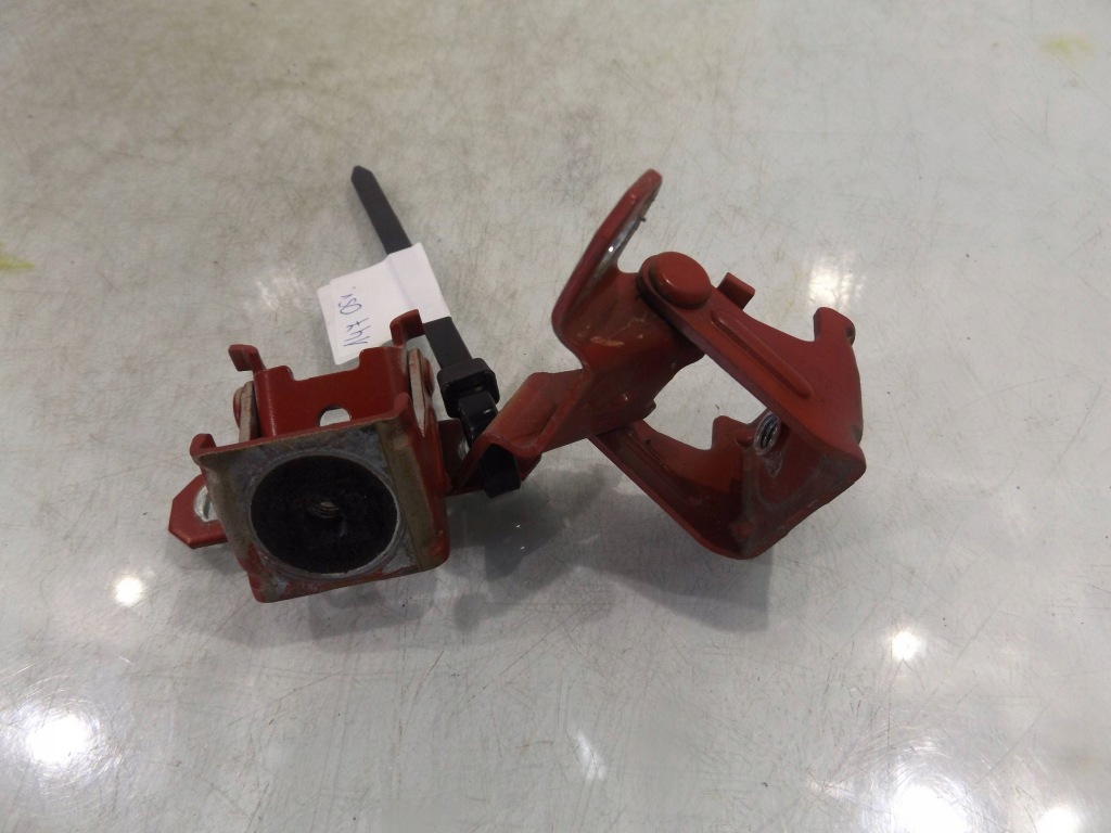 Alfa 147 петля крышки комплект Цена