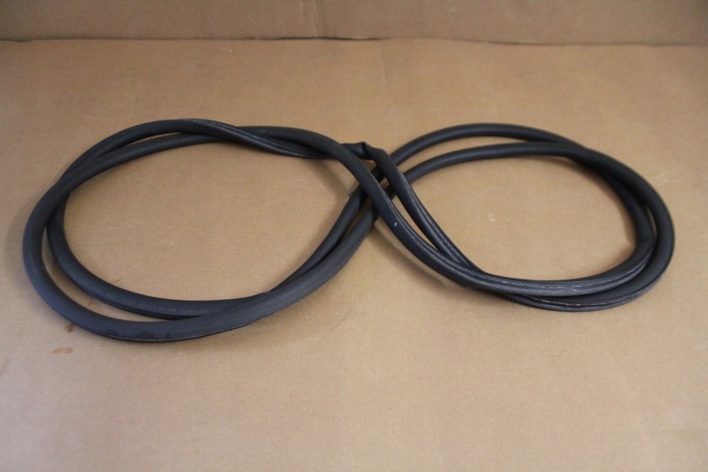 фото №1, Прокладка дверь передние правое vw atlas 3cn837702