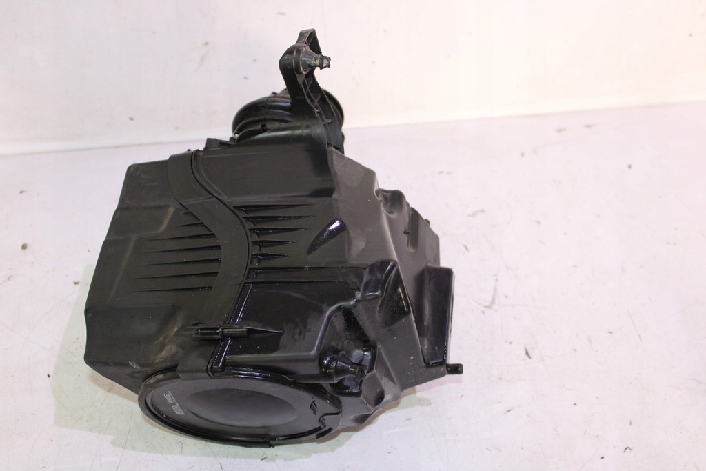 фото №5, Ford оригінальний номер av61-9600-bg корпус фільтра повітря