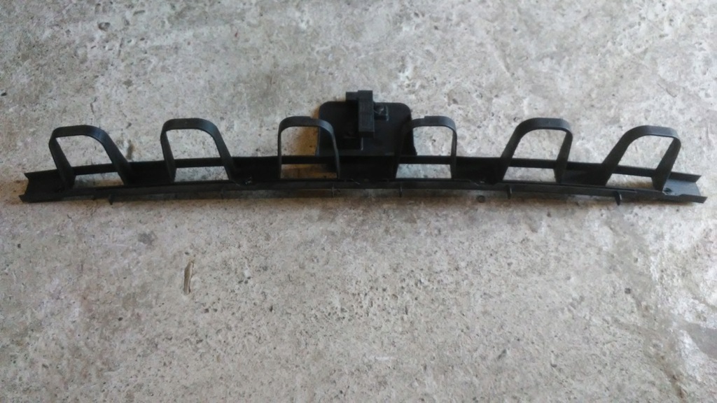 фото №1, Grand c-max mk2 направляющая бампера задняя середина 2017rok!