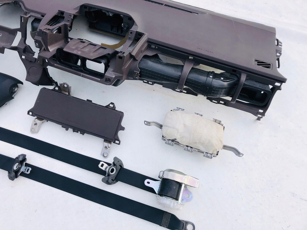 фото №5, Toyota iq коричневый приборная панель приборная панель консоль подушки безопасности ремни