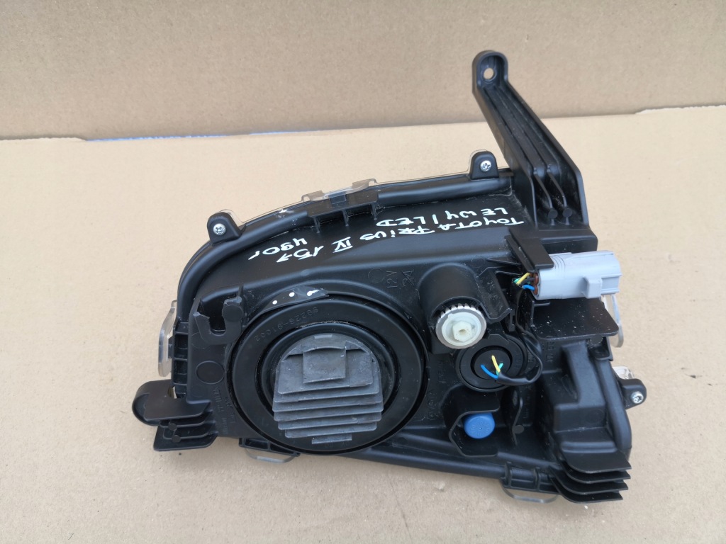 фото №7, Toyota prius iv 15- противотуманная фара передний левый led drl