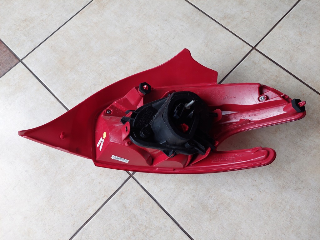 фото №3, Левая - лампа задняя - led - peugeot 208 !!!