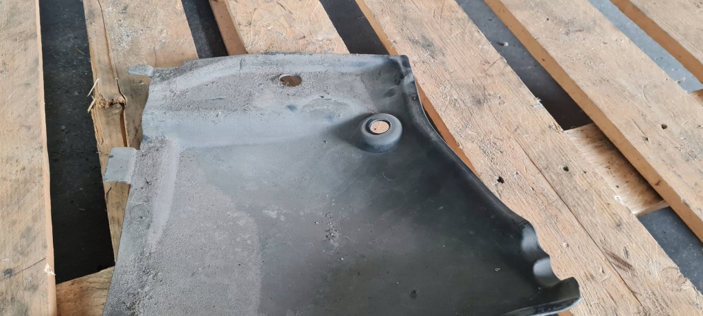 A4 b9 8w накладка подвеска левая левое  перед 8w0825201 Цена