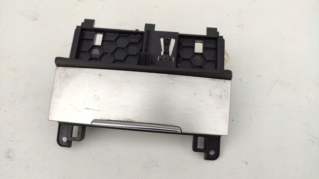 фото №1, Audi q7 4l пепельница перед 4l0857951