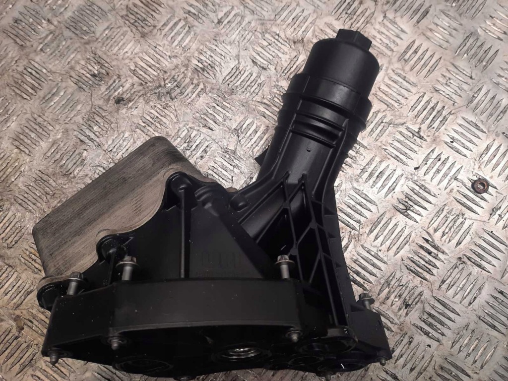 Основание фильтра масла bmw 6 g32 3,0d 8570063 в Украине