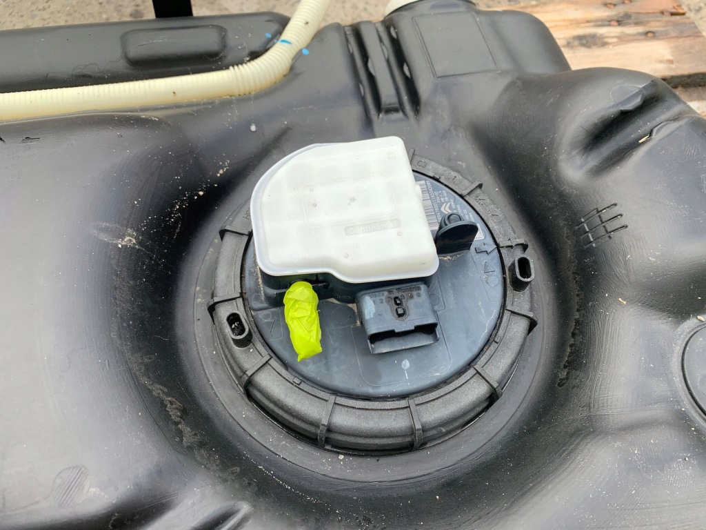 Opel crossland x 1.2 thp 2019r бак bak топлива Недорого