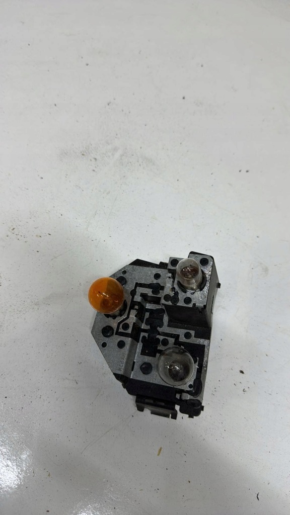 Купить Вкладыш лампы saab 900 ng задний  задний правый r