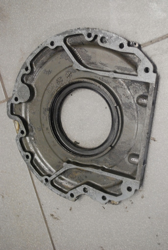 фото №8, Крышка сальник вала a8 d2 4.2 aqf 077103173c