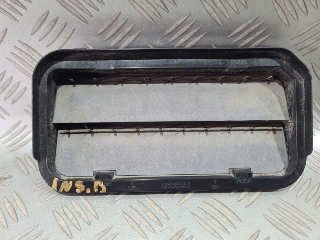 Купити Решітка вентиляції декомпресійна opel insignia b astra k