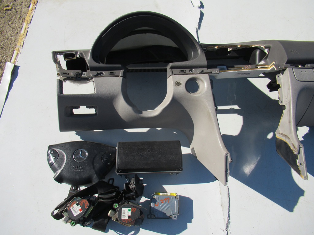 фото №7, Mercedes w211 приборная панель консоль приборная панель ремни подушка