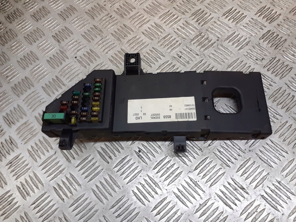 Купити Коробка запобіжників opel vectra 24443147