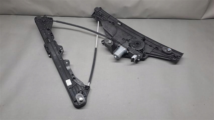 фото №1, M4 2008 ii подъемник стекло левый перед 9828130780