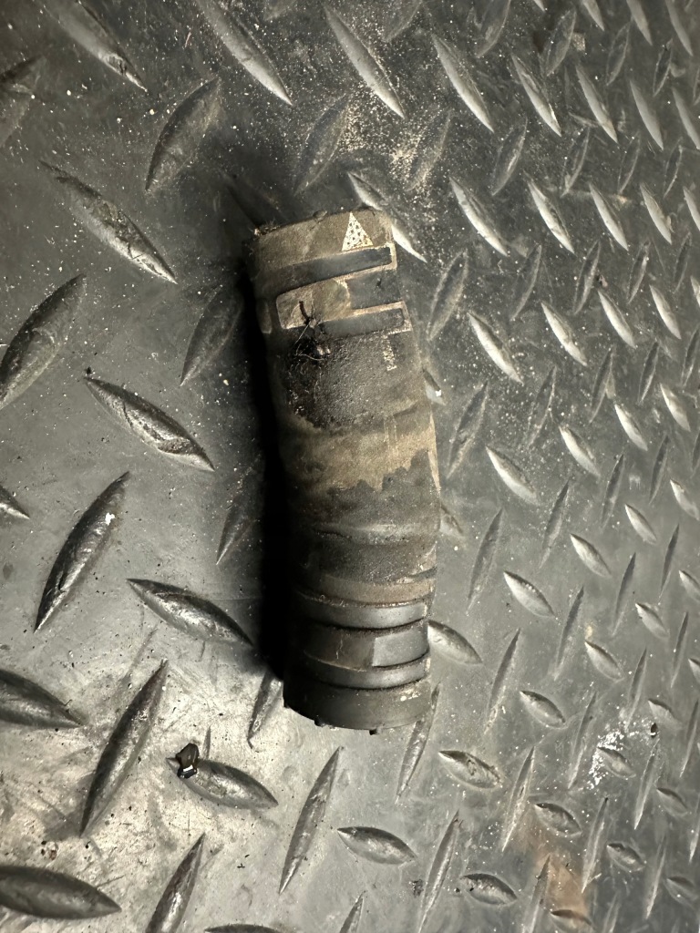 фото №1, Шланг wody audi a8 d4 4.2 tdi cds 057121052b