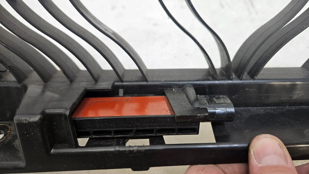 фото №7, Направляющая кронштейн бампера заднего задняя средний vw tiguan allspace 5nn807863