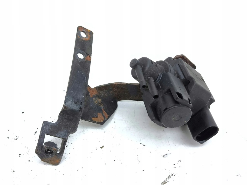 фото №1, Audi q7 4l 2006 клапан давления