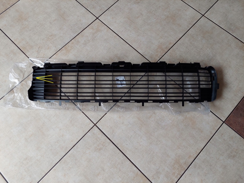 фото №1, Решітка бампера - середня - внутрішня - peugeot 3008 i - 09-13