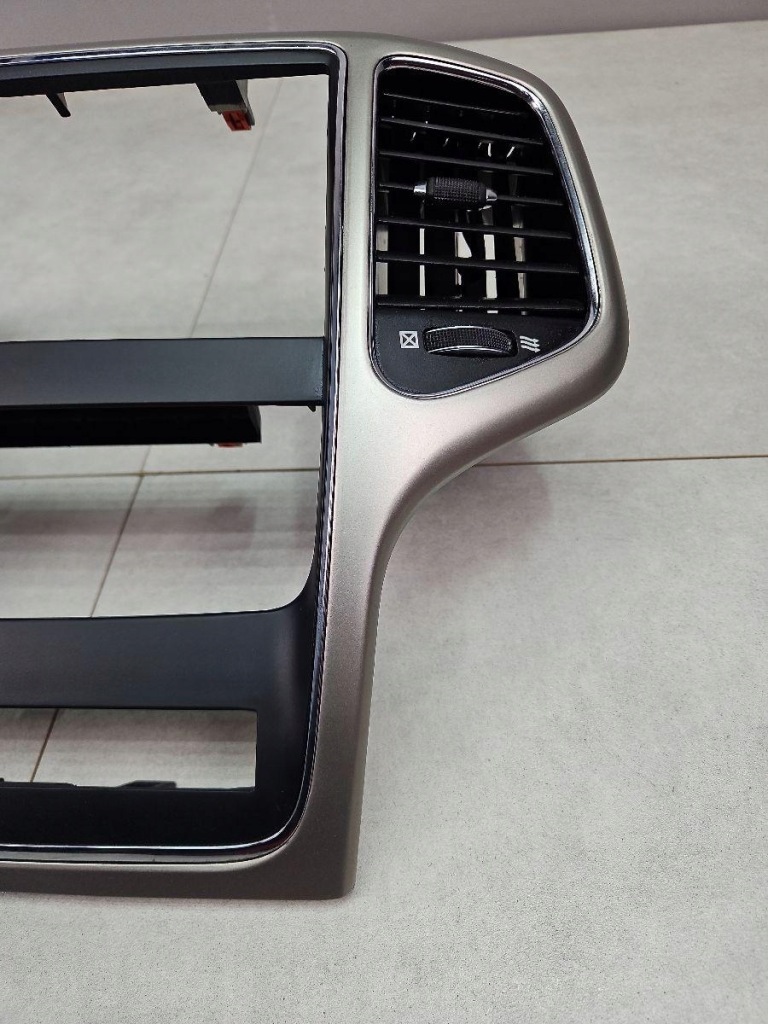 фото №5, Jeep grand cherokee iv wk2 10- рамка радио решётки обдув