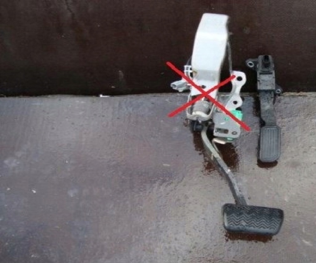 фото №1, Toyota rav4 iii lift 11- 2.2 d-cat педаль газу автоматична коробка передач